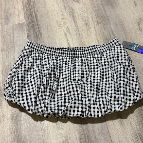 Derek Heart Black White Checkered Plaid Mini Bubble Skirt Large NWT - Picture 1 of 6
